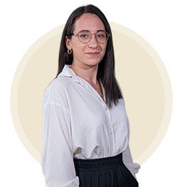שטרבקר דריה היא מזכירה בפירמת עורכי הדין חיים פרנק